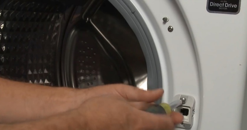 Tại sao máy giặt bị khoá? Nguyên nhân và cách khắc phục 